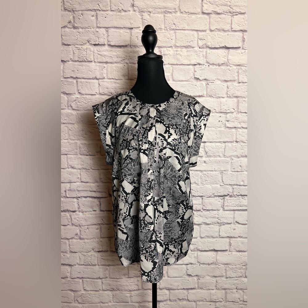Trouvé Snakeskin Print Short Sleeve Blouse with Front Pockets size M